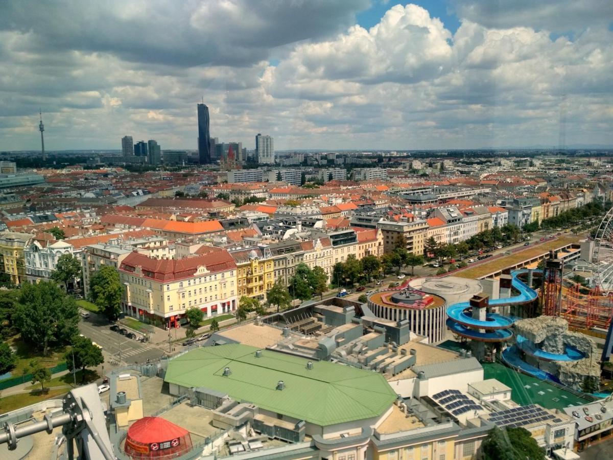 Center ! 3 Stops Away From The Center Of Vienna! Exterior photo